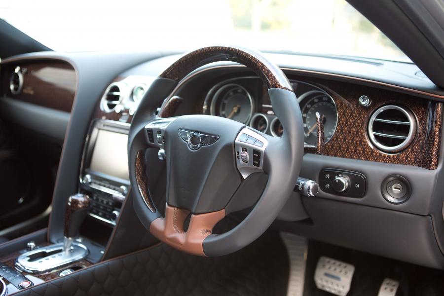 Панель приборов Bentley Flying Spur by Mansory 2014 года  (UK) (фото 8 из 9)